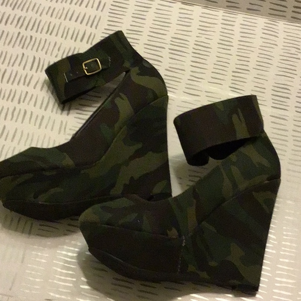 Quips wedge platform shoes. Gently used